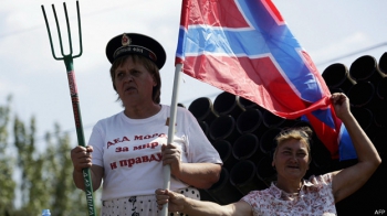 Участницы митинга в Донецке