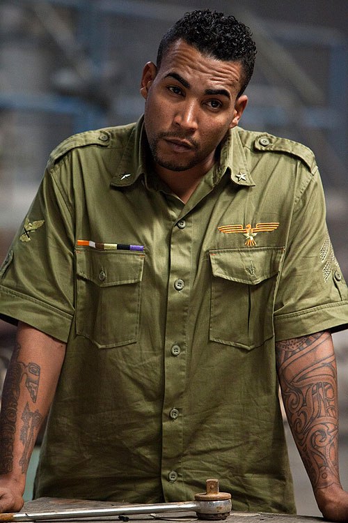 Don Omar - te ciega cuando llega con su falda marca