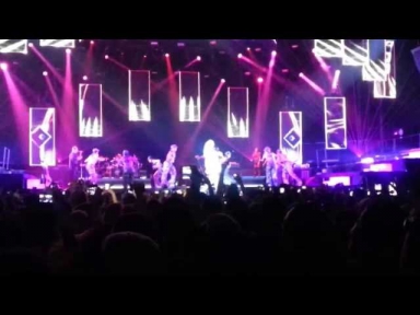 Rihanna - Live Diamonds tour - We found love - Na na na Come on - LG Arena
