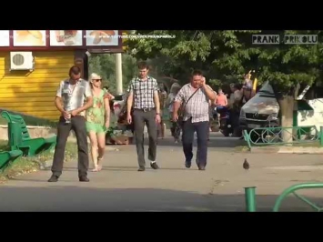 Отлить без стыда Пранк Pranks Приколы PRANK 2014