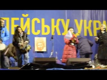 Коломийки про Януковича і Путина! Ирина Карпа на ЄвроМайдан