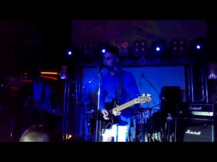 Артем Пивоваров - Искать (Live in Royal Club, Kharkov) 19.10.2013